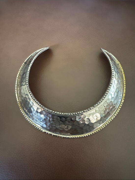 Jewelry - VTG Brass Hammered Crescent Collar Necklace in Silver/Gold tone